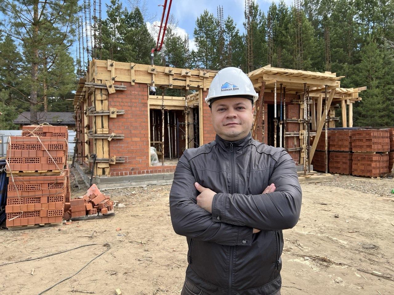 Игорь Сергеевич Игнатьев контролирует ход строительства